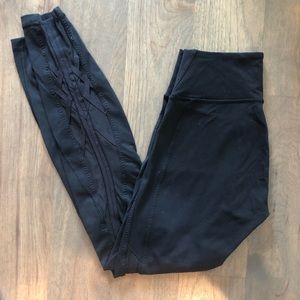 Lulu lemon leggings 28” with fun calf detail